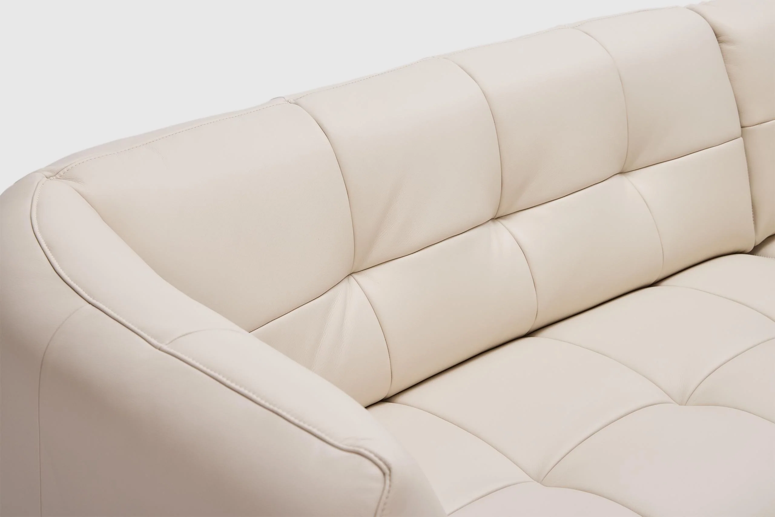Bric 4 Seater Leather *Ex-Demonstration* - Image 7