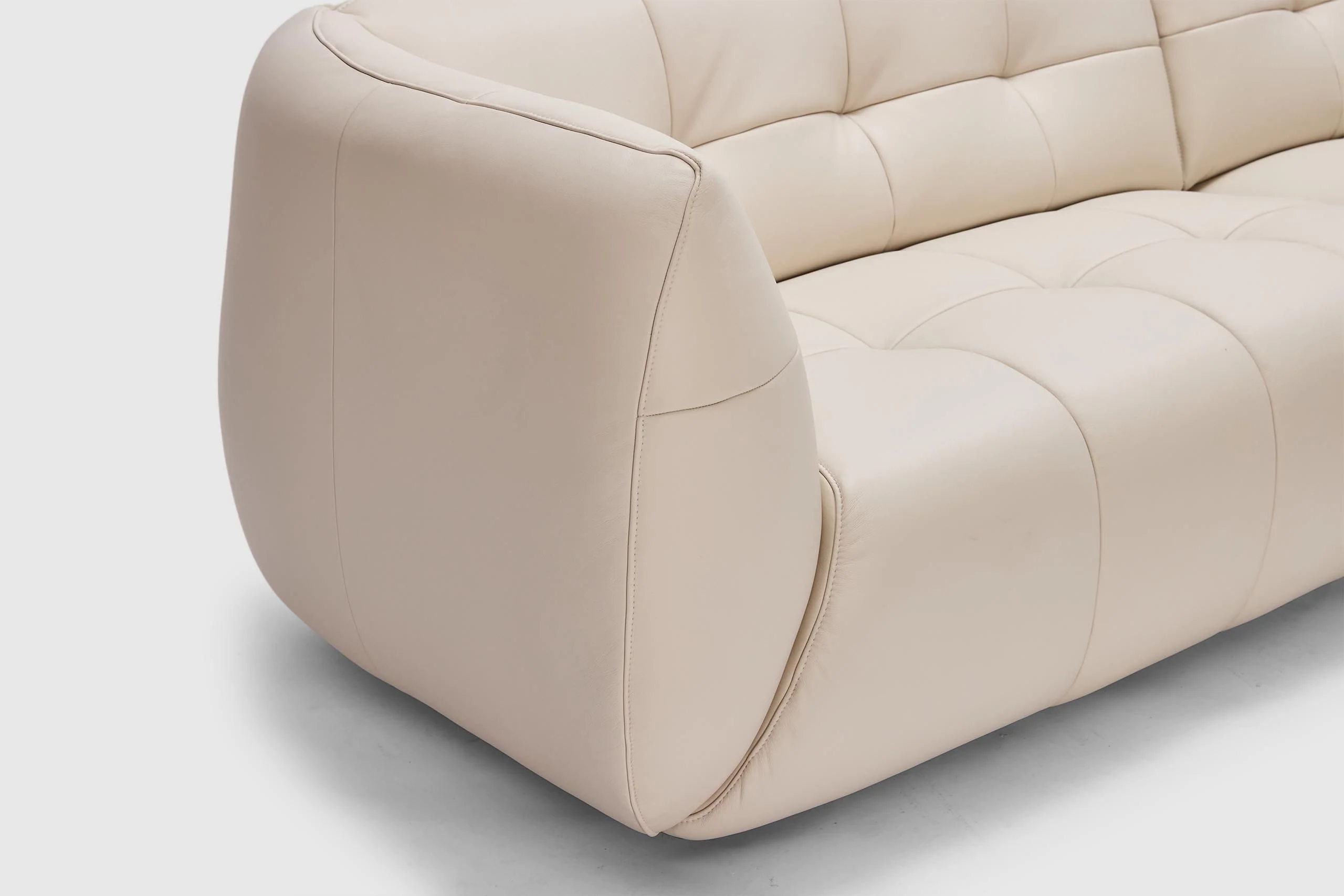 Bric 4 Seater Leather *Ex-Demonstration* - Image 8