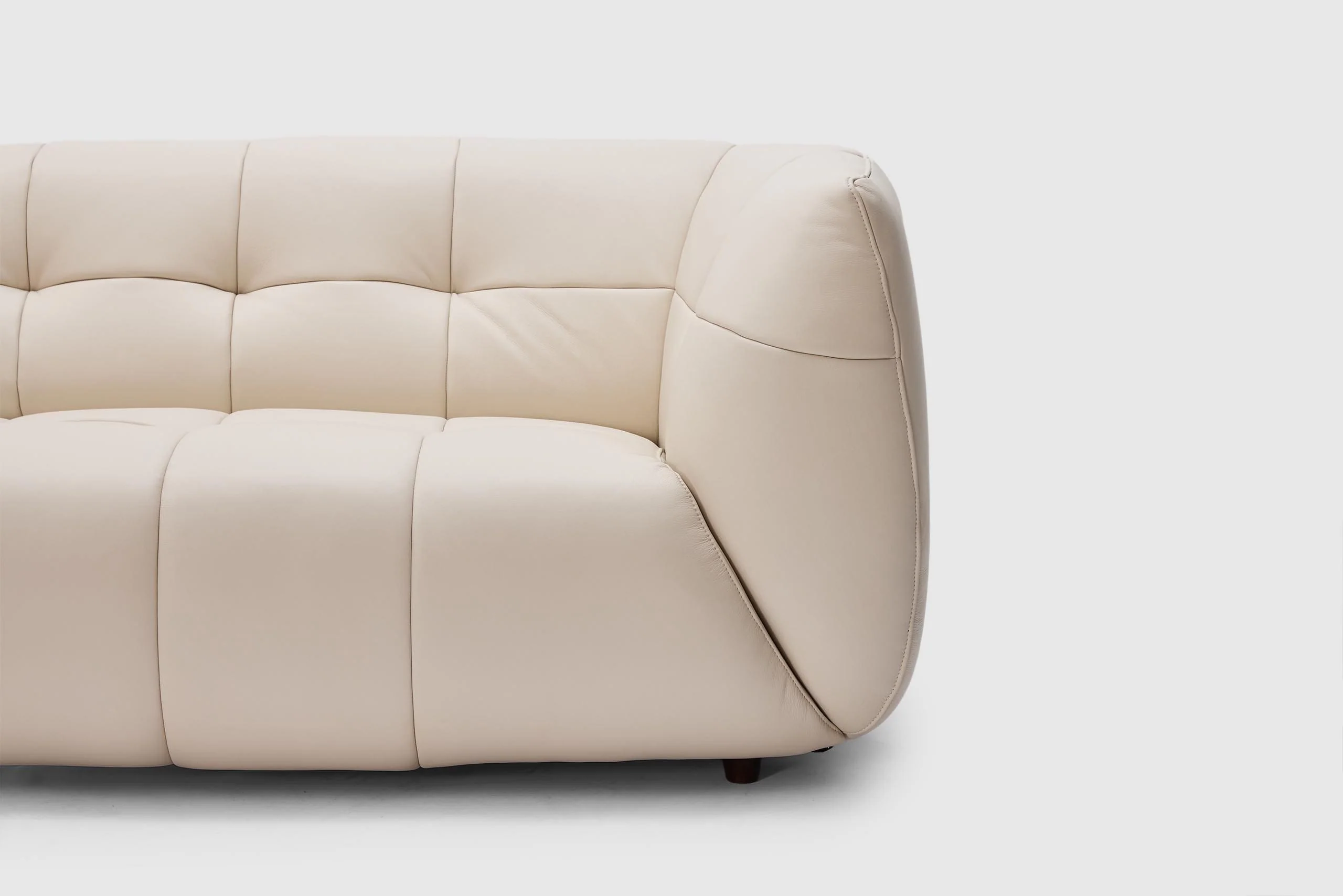 Bric 4 Seater Leather *Ex-Demonstration* - Image 9