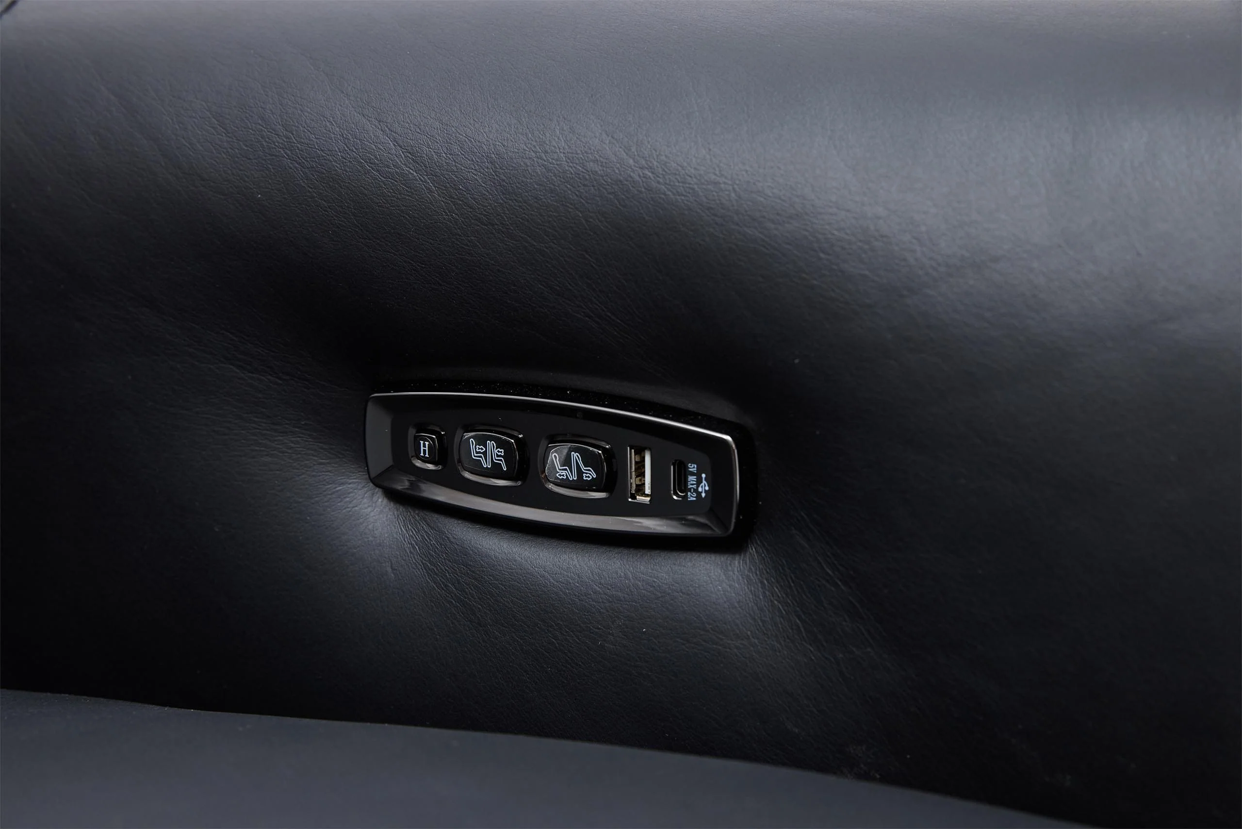 Briona 3.5 Seater Dual Electric Recliners & Electric Headrests - Leather - Image 12