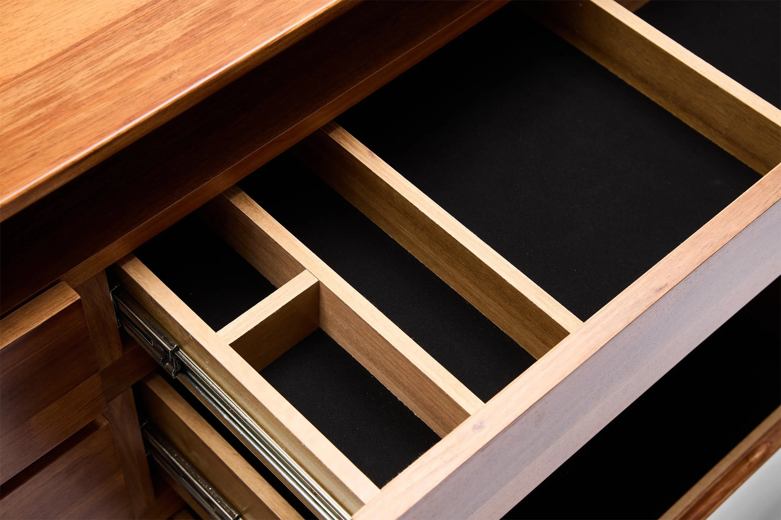 Mandolin Dresser - Image 12