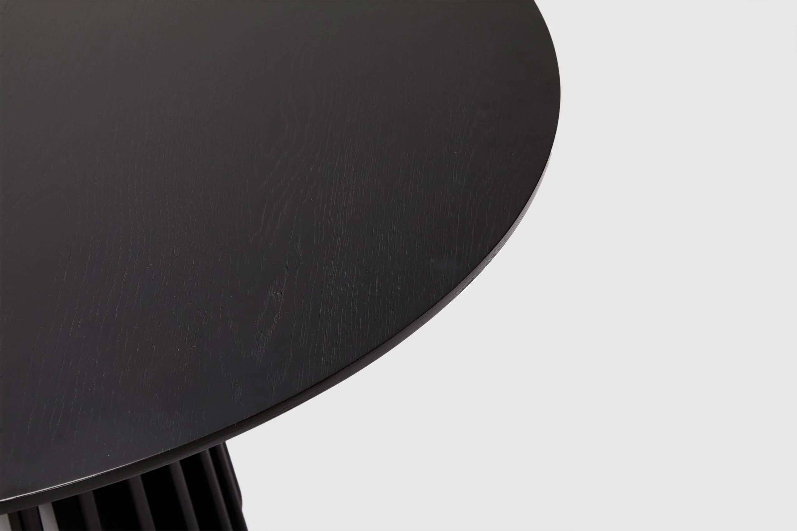 Vinicus Round Dining Table - Image 4