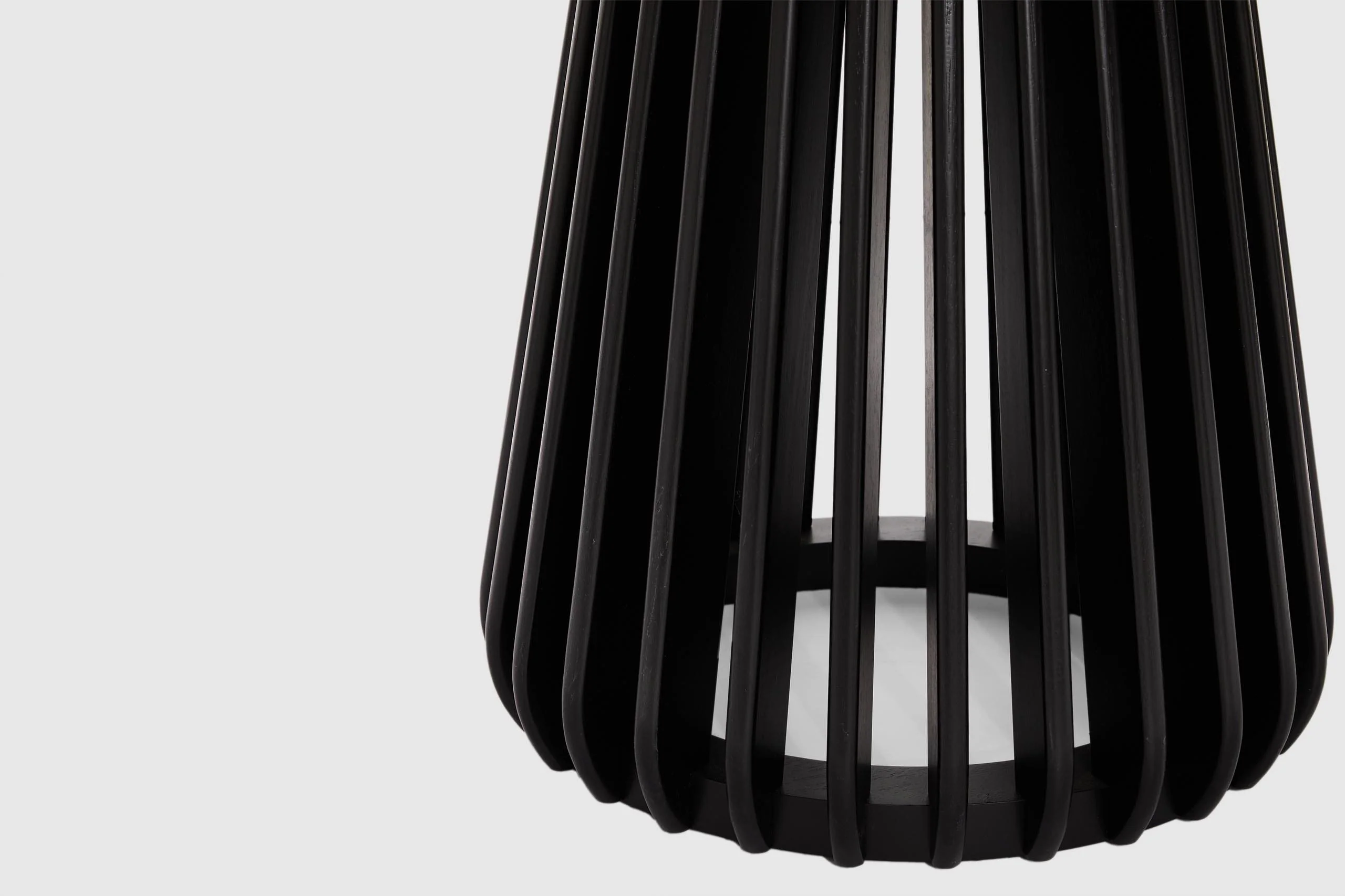Vinicus Round Dining Table - Image 5